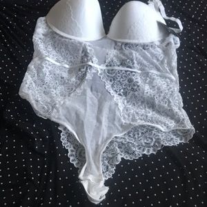 Beautiful white lace lingerie Xl